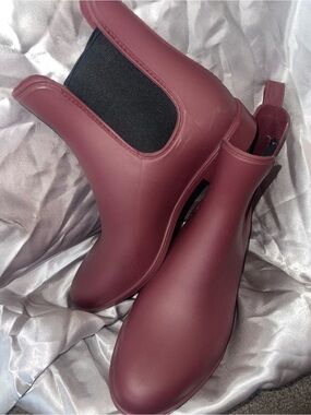Capelli of New York Burgundy Chelsea Rain Booties
